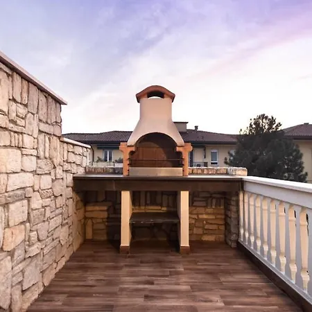 La Terrazza Su *