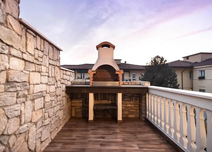 La Terrazza Su *